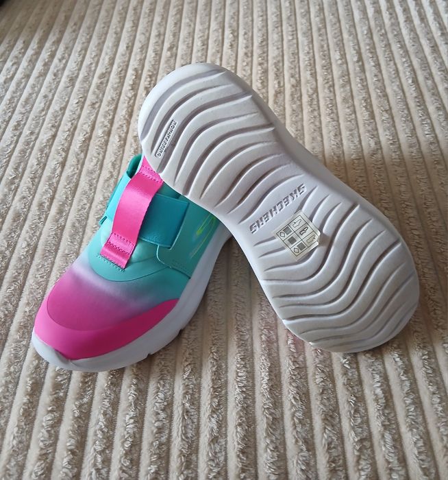 Продам оригінальні дитячі/підліткові кросівки Skechers GO RUN Fast Slip-on
