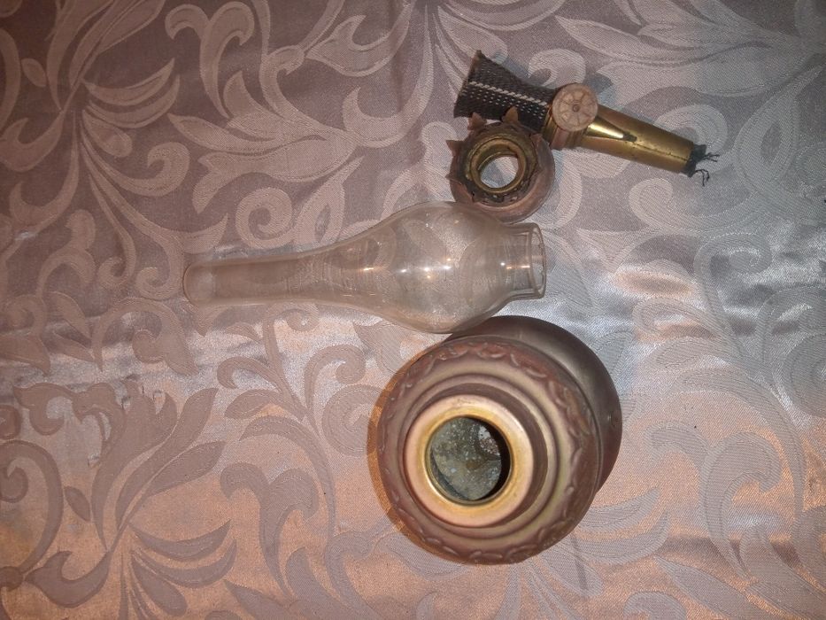 Lampa naftowa z epoki PRL-u