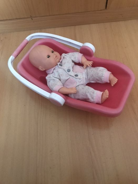 Nenuco com cadeira e alcofa