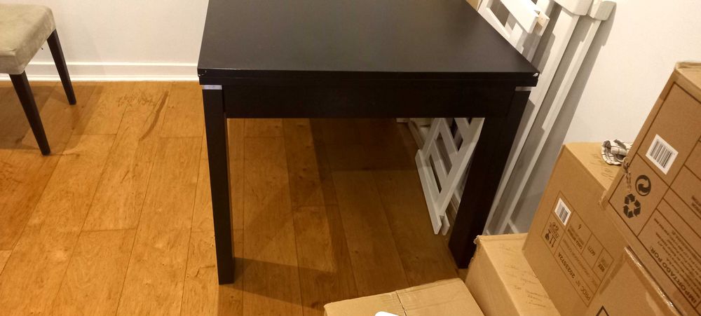 Mesa Minimalista Extensível Madeira Preta e 4 Cadeiras
