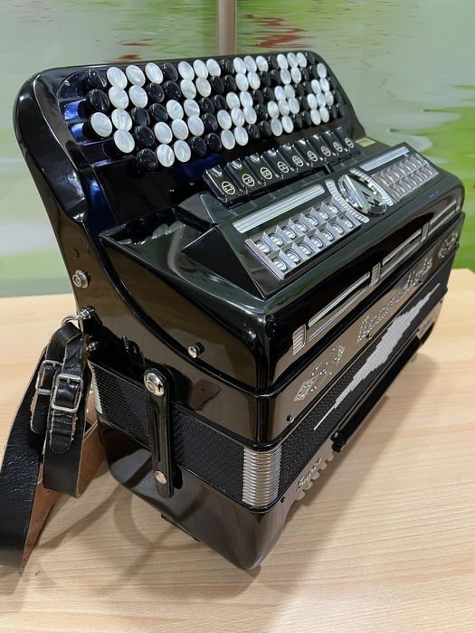 Баян пятирядний, італійський accordiola super italia, чотириголосий