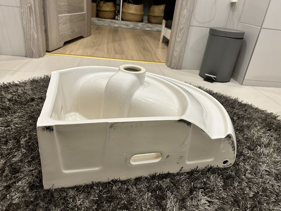 Umywalka narozna Geberit