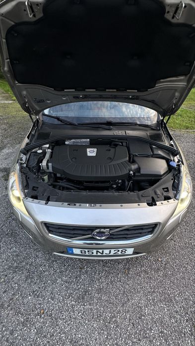 Volvo V60 D4 Summum 163cv – Motor 5 cilindros – Full Extras - Excelente estado -Nacional