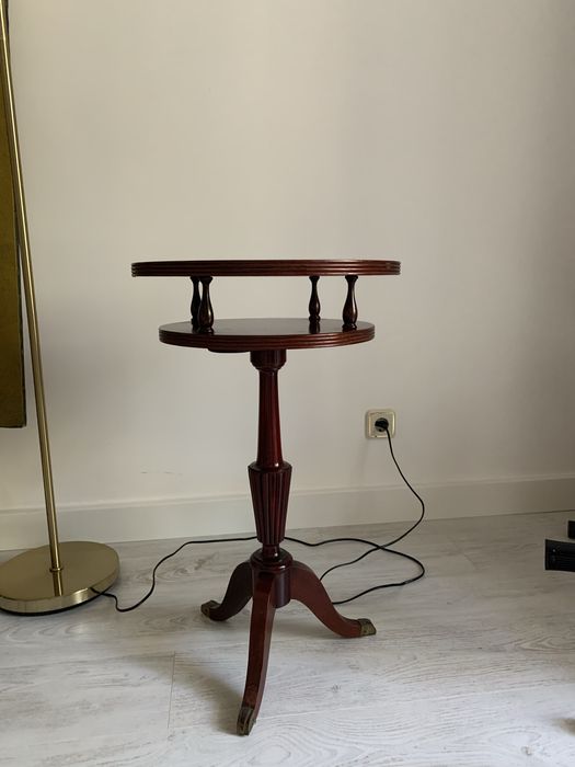 Mesa de apoio com pé de galo. 43 diâmetro e 70 altura