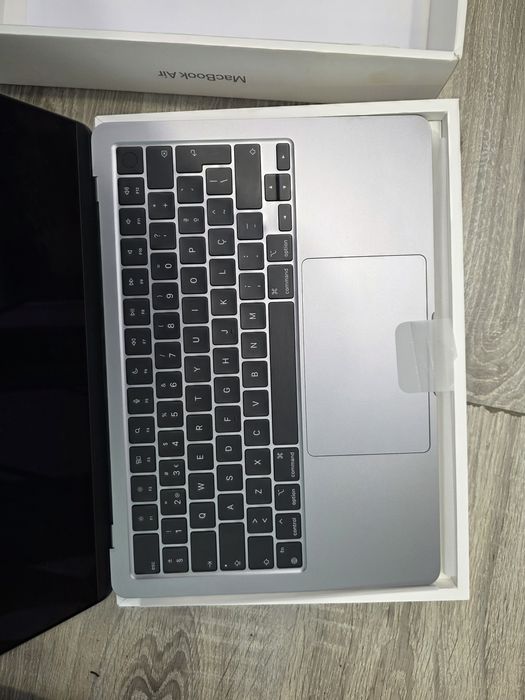 Macbook air m1 8gb / 256gb

como novo, teclado em protugues