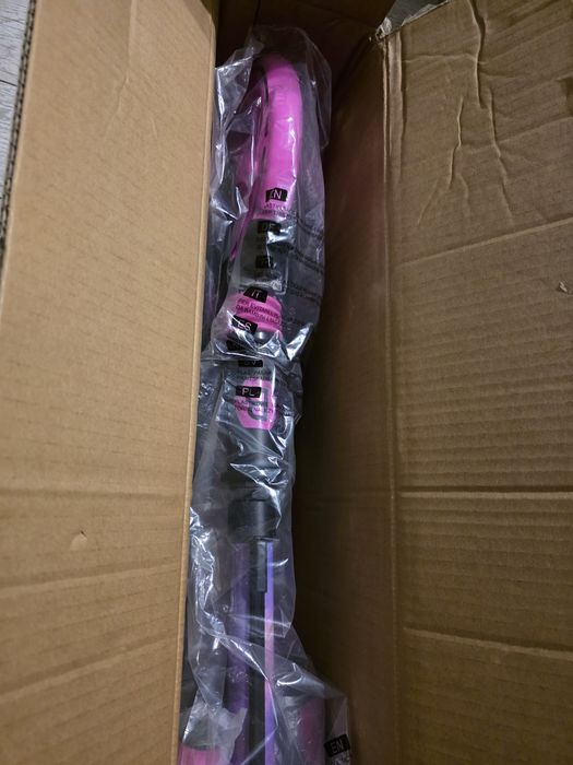 Hulajnoga czarno różowa led