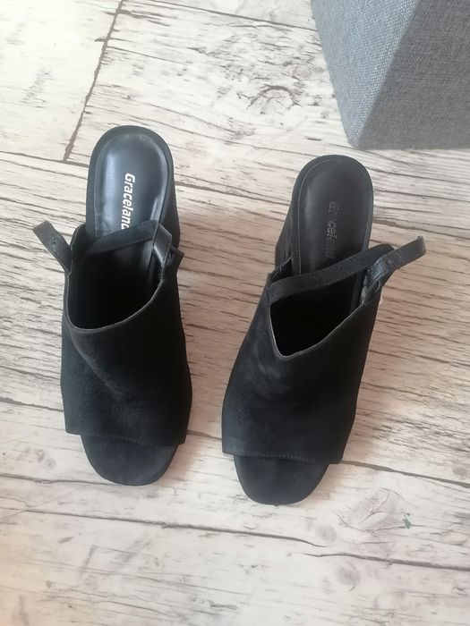 Czarne sandałki na obcasie Graceland Deichmann