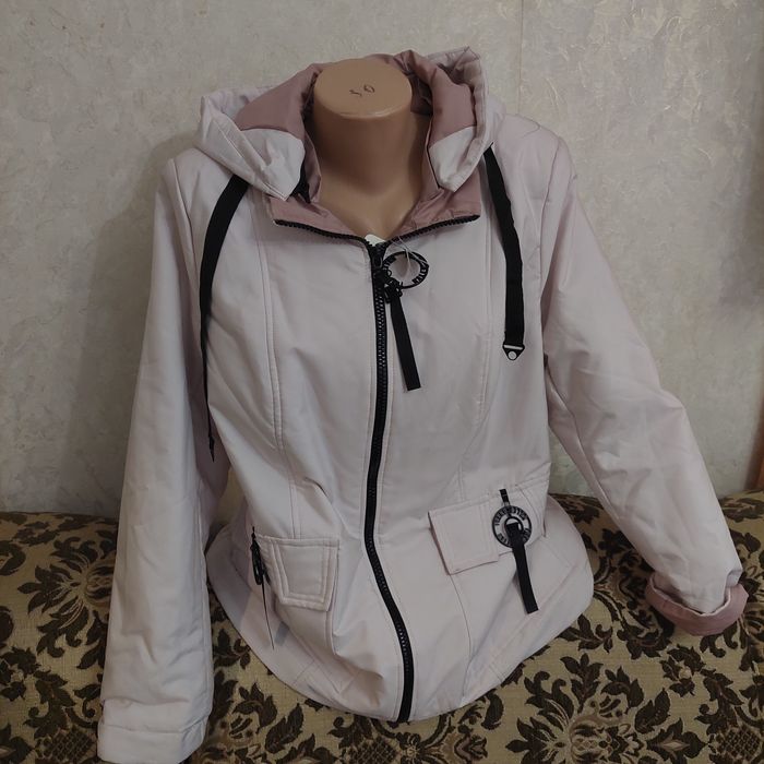 Куртки нові жіночі