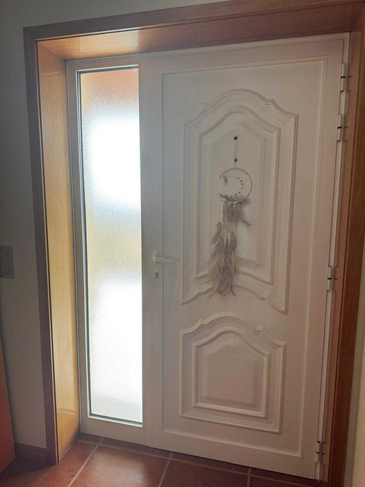 Porta de Entrada Alumínio c/ Lateral Vidro + Fechadura Segurança