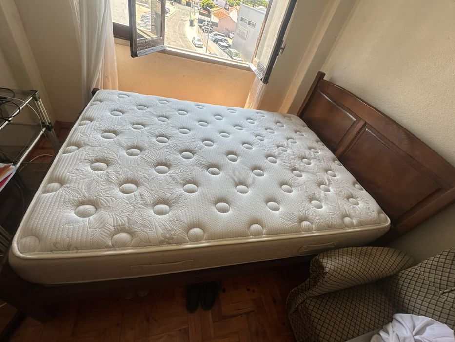 Cama de casal com colchão