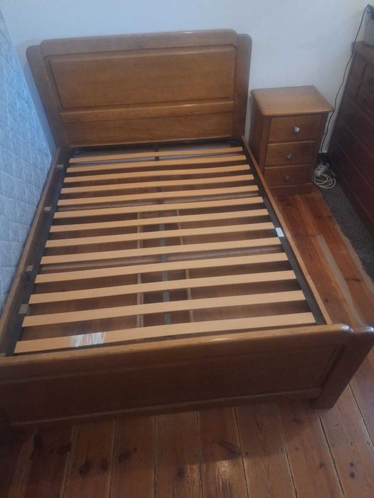 Cama com arrumação