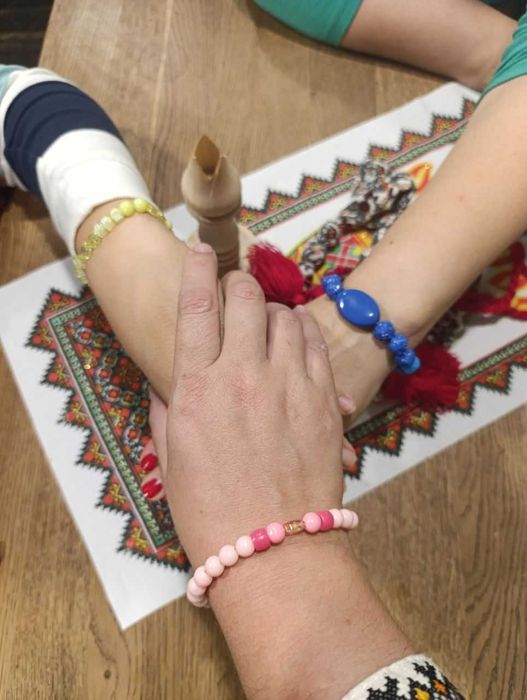 Безкоштовно, допоможу людям  які цього самі не  можуть зробити.