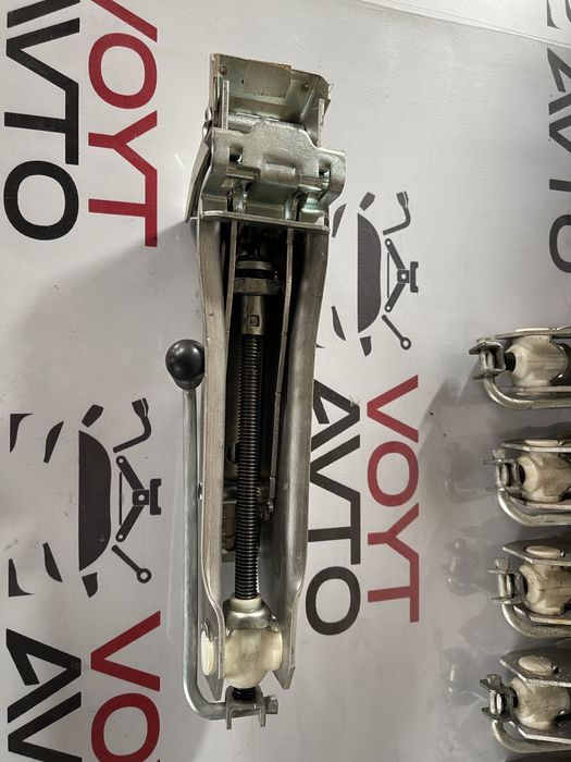 Домкрат Ауді А3 А4 А6 Гольф Пасат Венто Сеат Фольтсваген Крюк Ключ