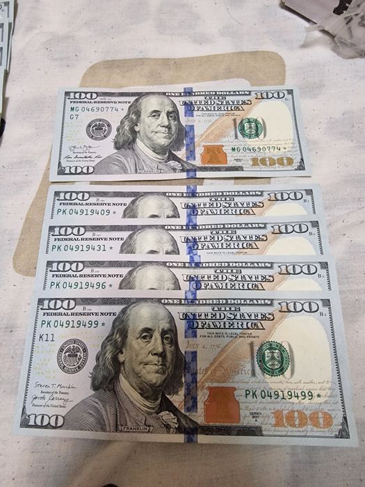 Долари з зірочкою ,послідовна номерація