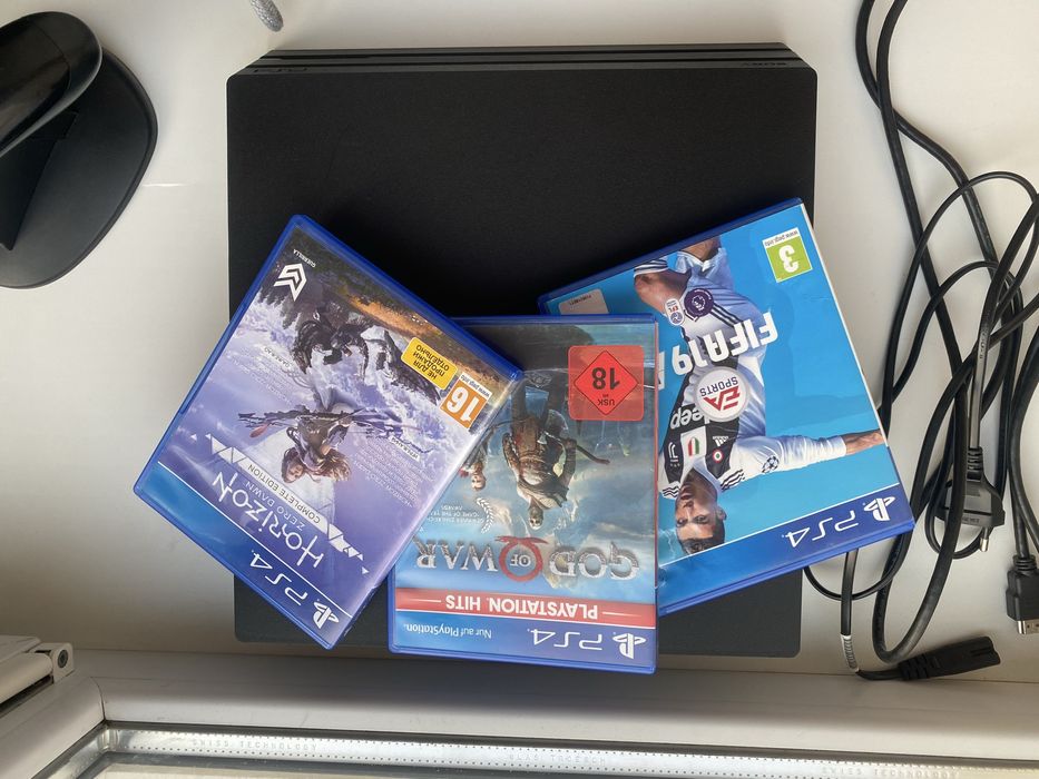 Ps ( play station) 4 pro 1 tb