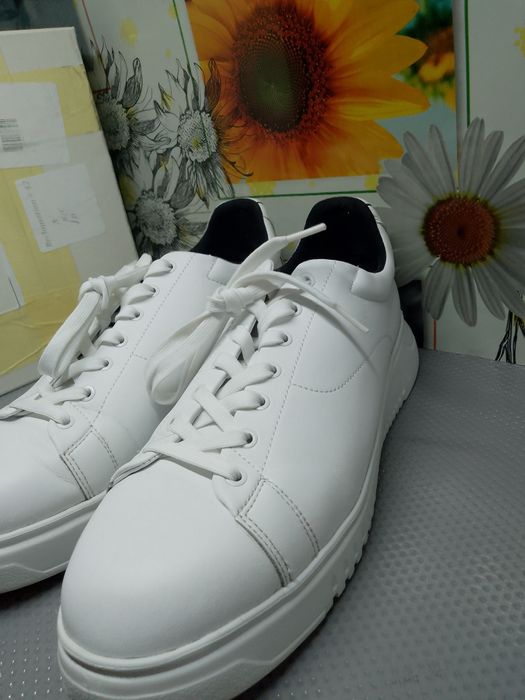 Niesamowite skórzane sneakersy Emporio Armani 44
