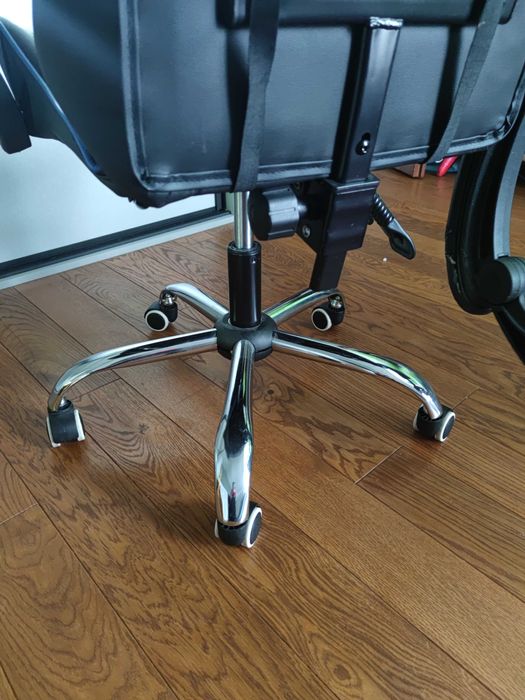 Krzesło gamingowe niesprawne