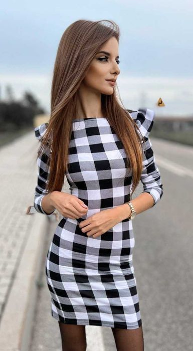 Elegancka Sukienka ołówkowa w KRATKĘ czarno biała z FALBANKAMI