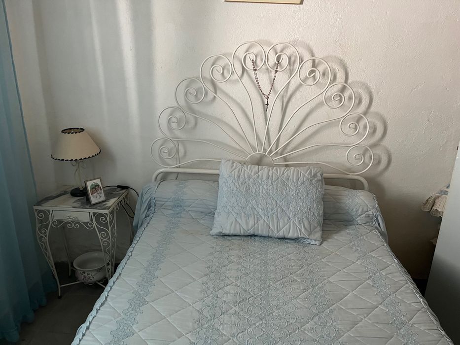 Cama em ferro  em bom estado