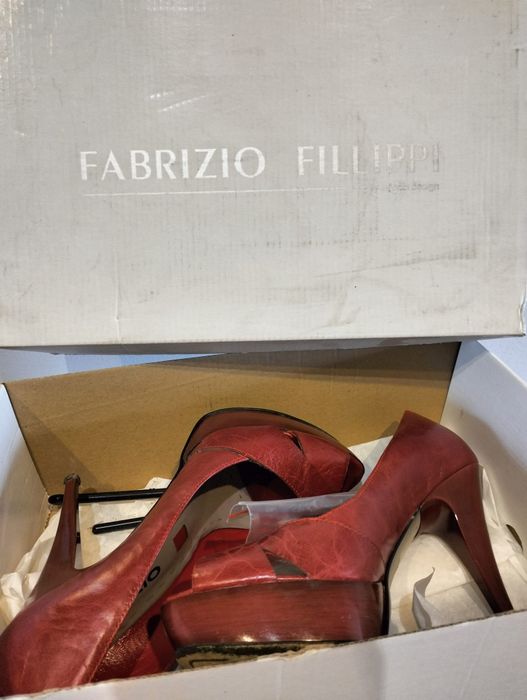 Sprzedam szpilki rozm 35 skórzane stan idealny