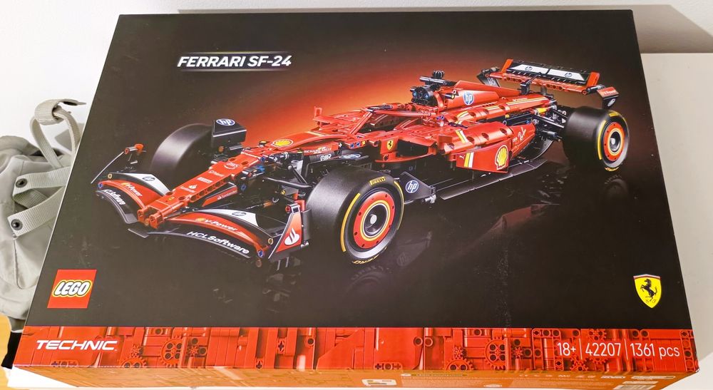 LEGO Technic Ferrari SF-24 F1 – Novo e Selado