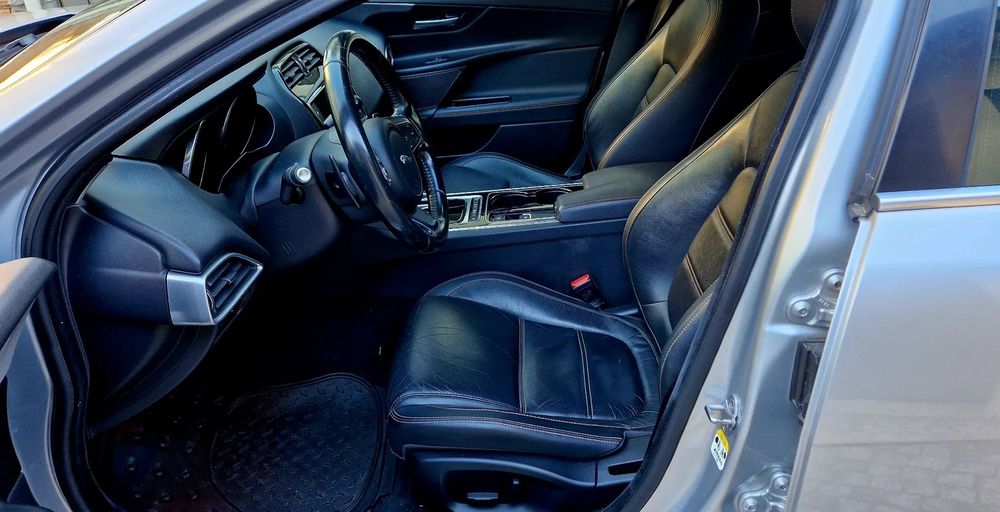 Jaguar XE 2.0 D Prestige Aut.