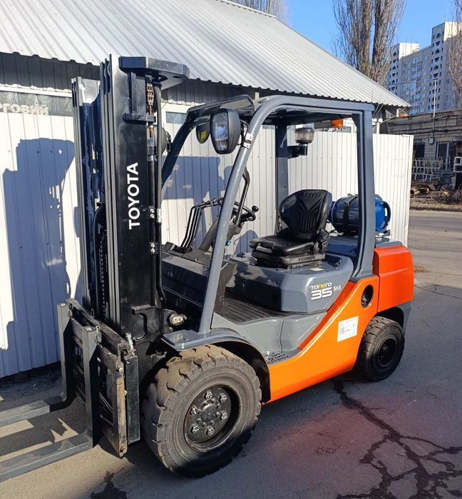 Навантажувач TOYOTA 8FGJF35 газ-бензин Тойота триплекс