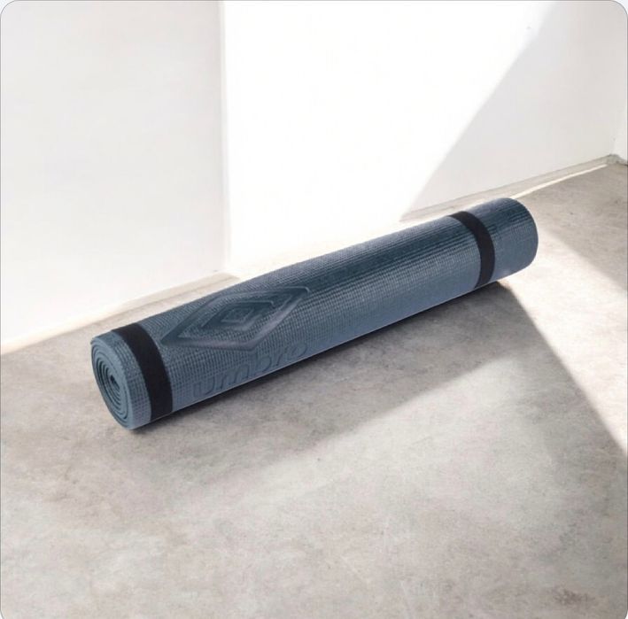 Nowa granatowa mata do jogi Umbro