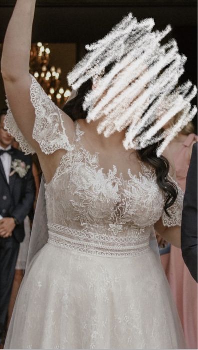 Suknia slubna koronkowa w literke A odczepiane rekawki