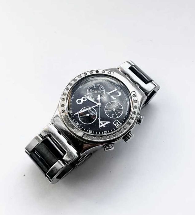 Zegarek swatch z cyrkoniami srebrno czarny