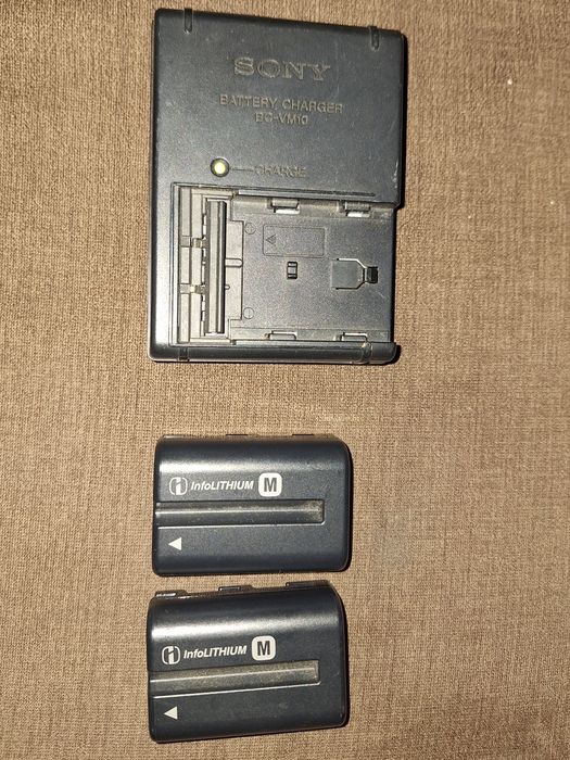 Sony alpha 350 avariada para peças- 20€
Lente 18-70 -30€
Lente 55-200