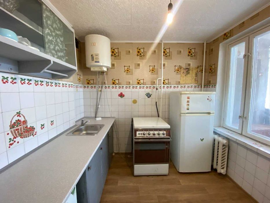 Лісовий масив, вул. Мілютенка, ГАЗ Метро Лісова. Кінотеатр Кіото