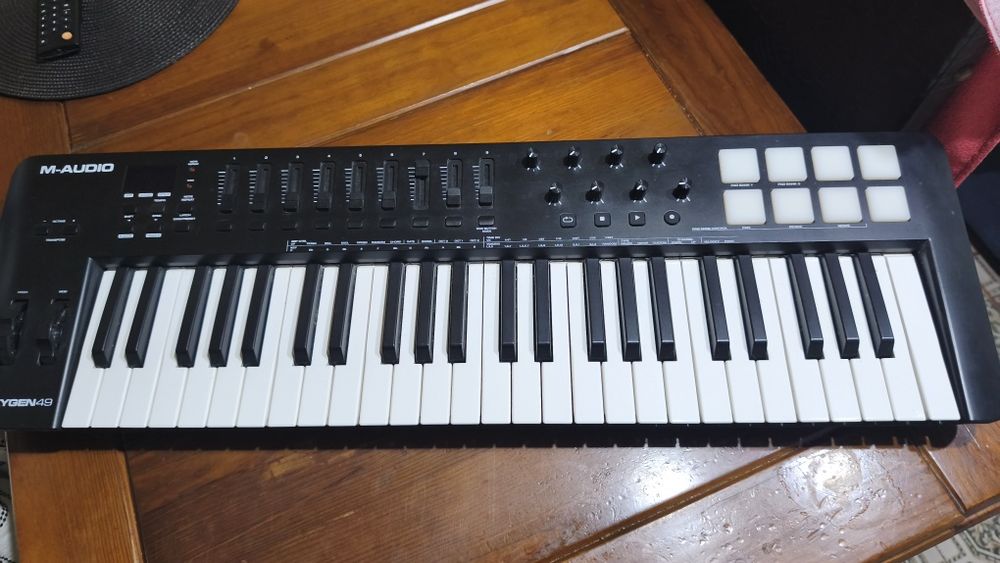 Teclado MIDI M-Audio Oxygen49