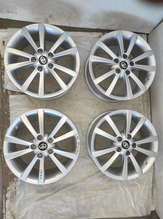 62 Felgi aluminiowe TOYOTA R 17 5x114,3 NOWE