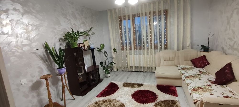 Продам частину  будинкуна два входа в центрі