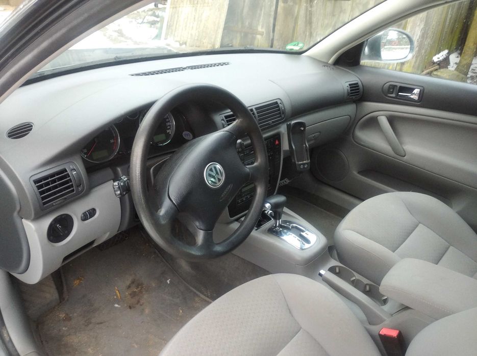 błotnik prawy przod tył OE  LA7T passat b5 lift 1.9tdi avf