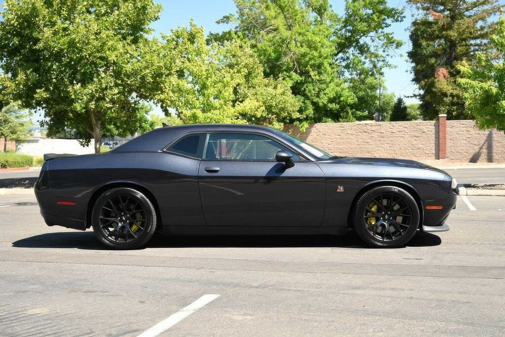 Dodge Challenger      2019