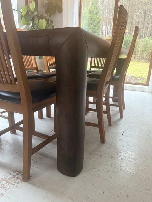 Stół Solidny  z Krzesłami.