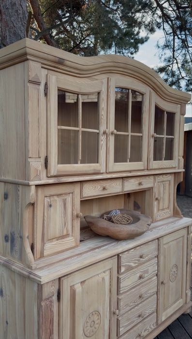 Kredens z drewna sosnowego, stan surowy