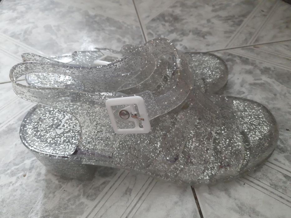 Lilley przezroczyste sandałki na obcasie ze srebrnym brokatem 39