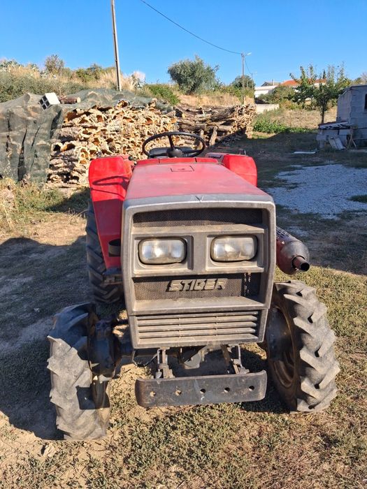 Vende-se trator.