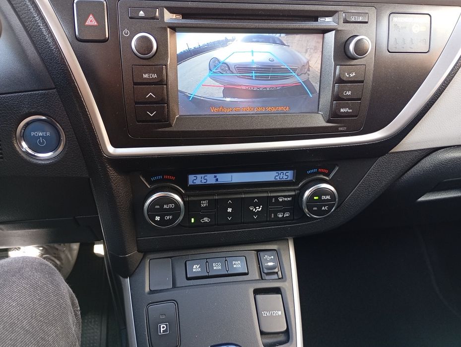 Toyota Auris Híbrido Exclusivo HSD 136cv