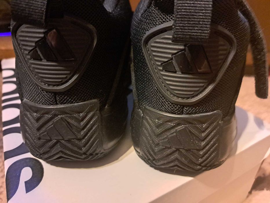Sprzedam buty sportowe Adidas 39
