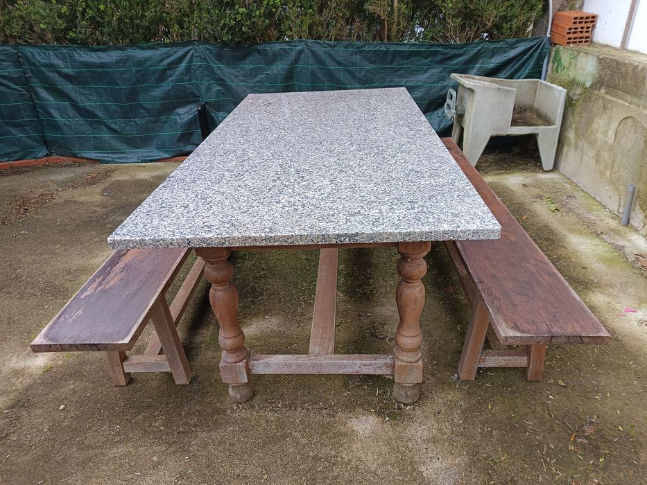 Mesa em granito c/banco
