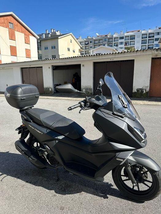 Mota 125  Kymco Sky Town