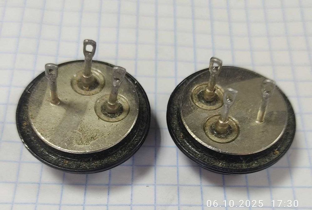 Транзисторы 2Т803А 1970 год новые 2 штуки в наличии не из распайки
