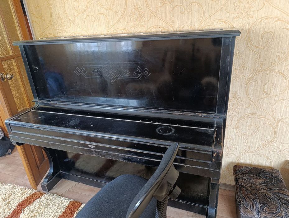 Фортепіано Красный Октябрь