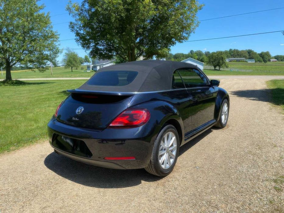 Volkswagen Beetle Convertible SE      2017