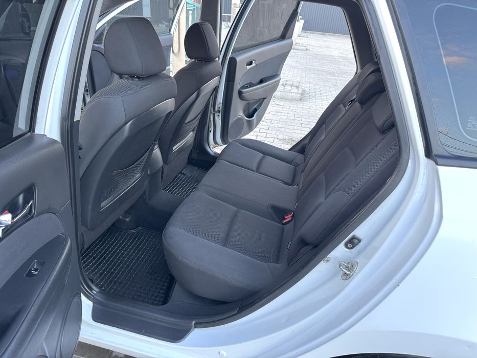 Продам хюндай i30 1.6 газ не крашен