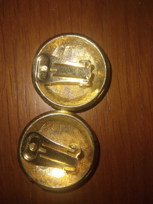 Brincos de mola Chanel